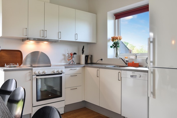 Køleskab, kogeplade, opvaskemaskine, kaffe-/temaskine