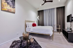 1 bedroom, desk, iron/ironing board, free WiFi - Deluxe King Suite with Garden View 4 (Kuala Lumpur,)