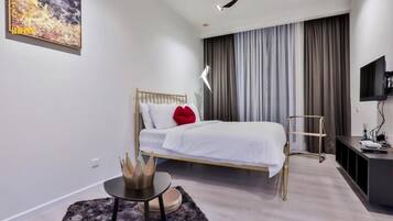 1 bedroom, desk, iron/ironing board, WiFi