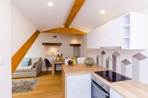 Appartement (One-Bedroom Apartment) | Cuisine privée | Réfrigérateur, four, plaque de cuisson, lave-vaisselle