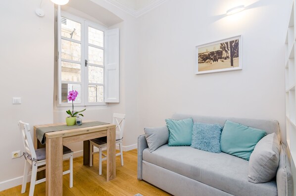 Estudio (Studio Apartment) | Comedor