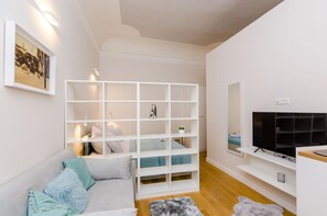 Estudio (Studio Apartment) | 1 habitación, tabla de planchar con plancha, wifi gratis y ropa de cama 