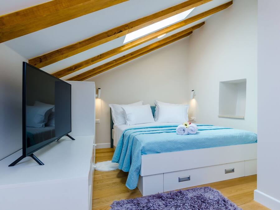 Apartment (One-Bedroom Apartment)