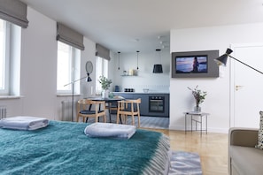 Comfort Studio Suite | Hypo-allergenic bedding, individually decorated, individually furnished - Metro Politechnika Studio (Warsaw)
