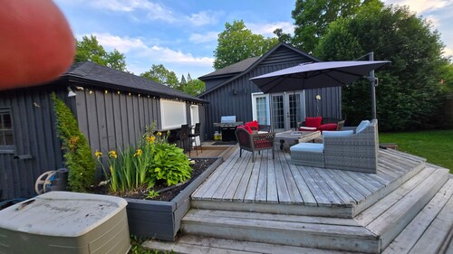 The Hacienda – Walk to the Beach & Downtown Port Elgin