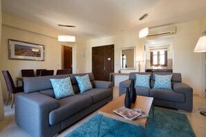 Apartment | Living area | Flat-screen TV