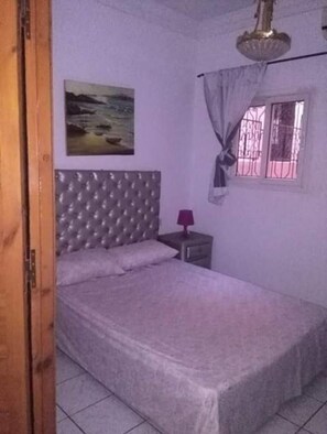 3 slaapkamers, een strijkplank/strijkijzer, wifi, beddengoed