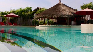 Hồ bơi ngoài trời 