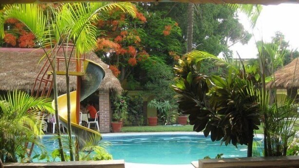 Outdoor pool - Hotel Posada Andaluz (Xochitepec)