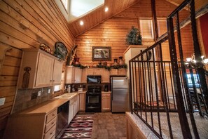 Family Cabin, 2 Bedrooms, Terrace | Private kitchen