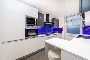 Departamento, 1 habitación | Cocina privada | Refrigerador con congelador, microondas, horno y parrilla de estufa