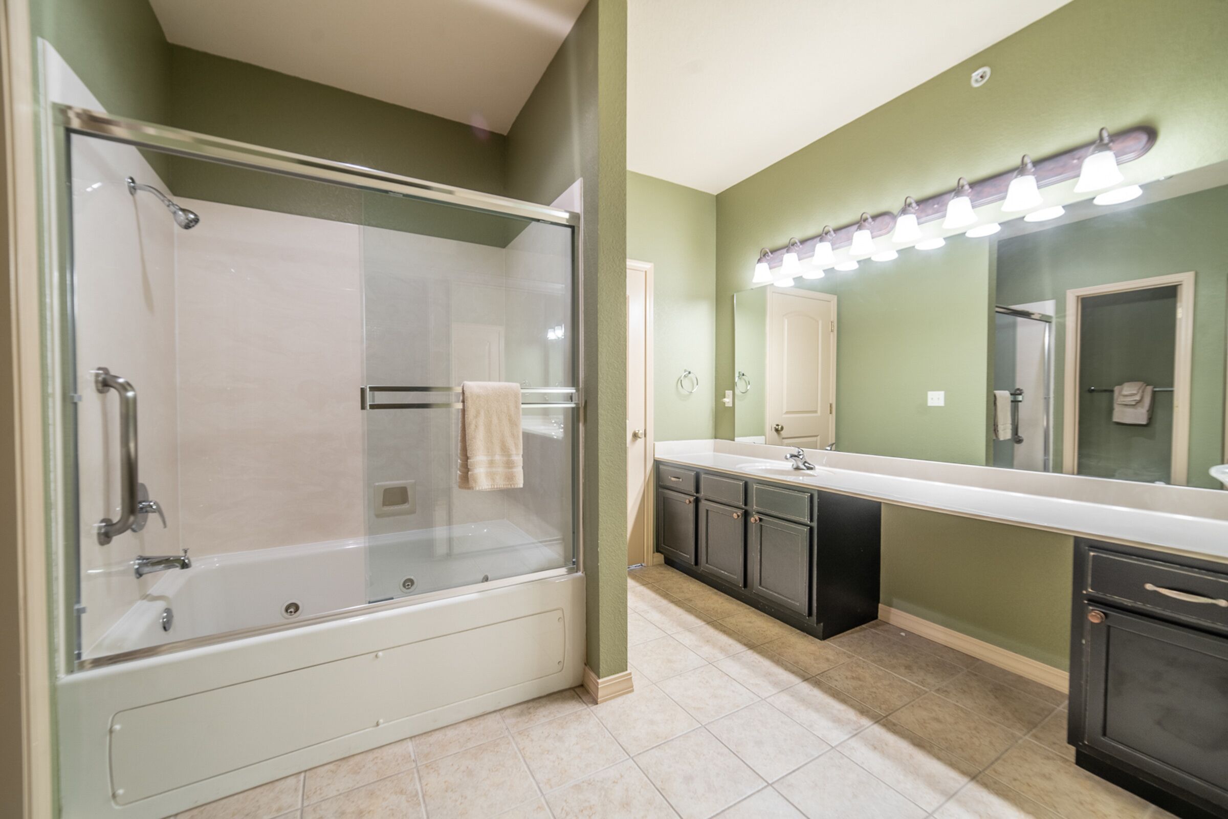 family condo, 3 bedrooms, golf view | jetted bathtub