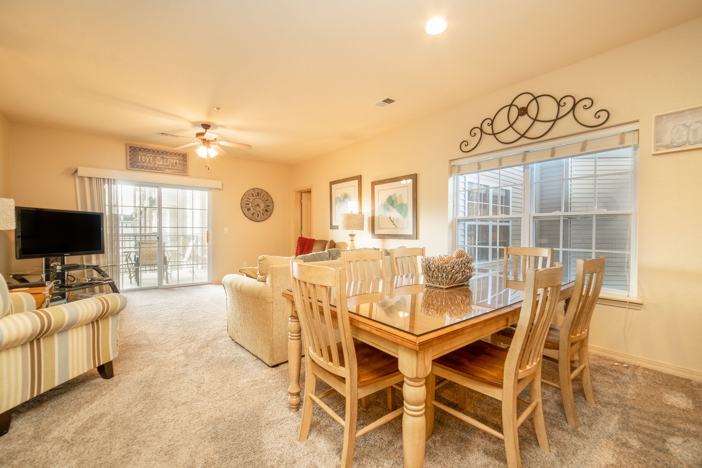 Family Condo, 3 Bedrooms, Golf View | Living area | 40-inch flat-screen TV with cable channels, TV, DVD player