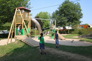 Children’s play area – outdoor