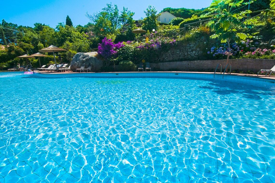 Seasonal outdoor pool, pool umbrellas, sun loungers