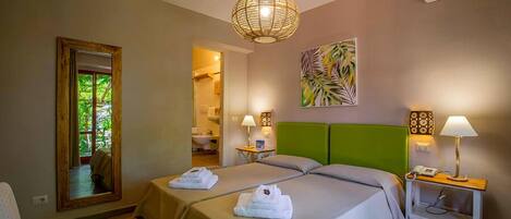 Minibar, caja de seguridad en la habitación, escritorio y cunas