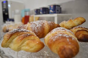 Breakfast buffet - Nazionale Suite (Naples)