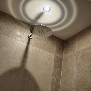 Bathroom shower - Nazionale Suite (Naples)
