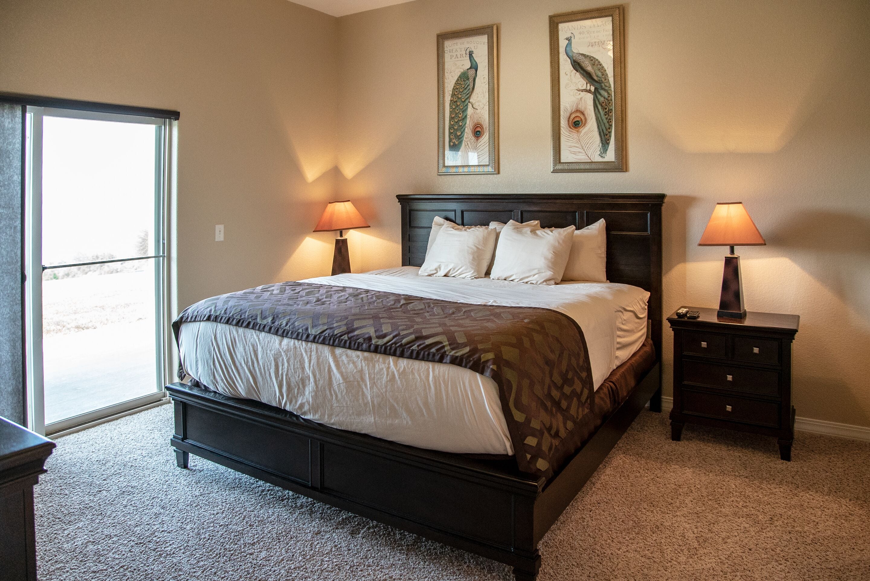 panoramic condo, 4 bedrooms, lake view, lakeside | 2 bedrooms, individually decorated, individually furnished