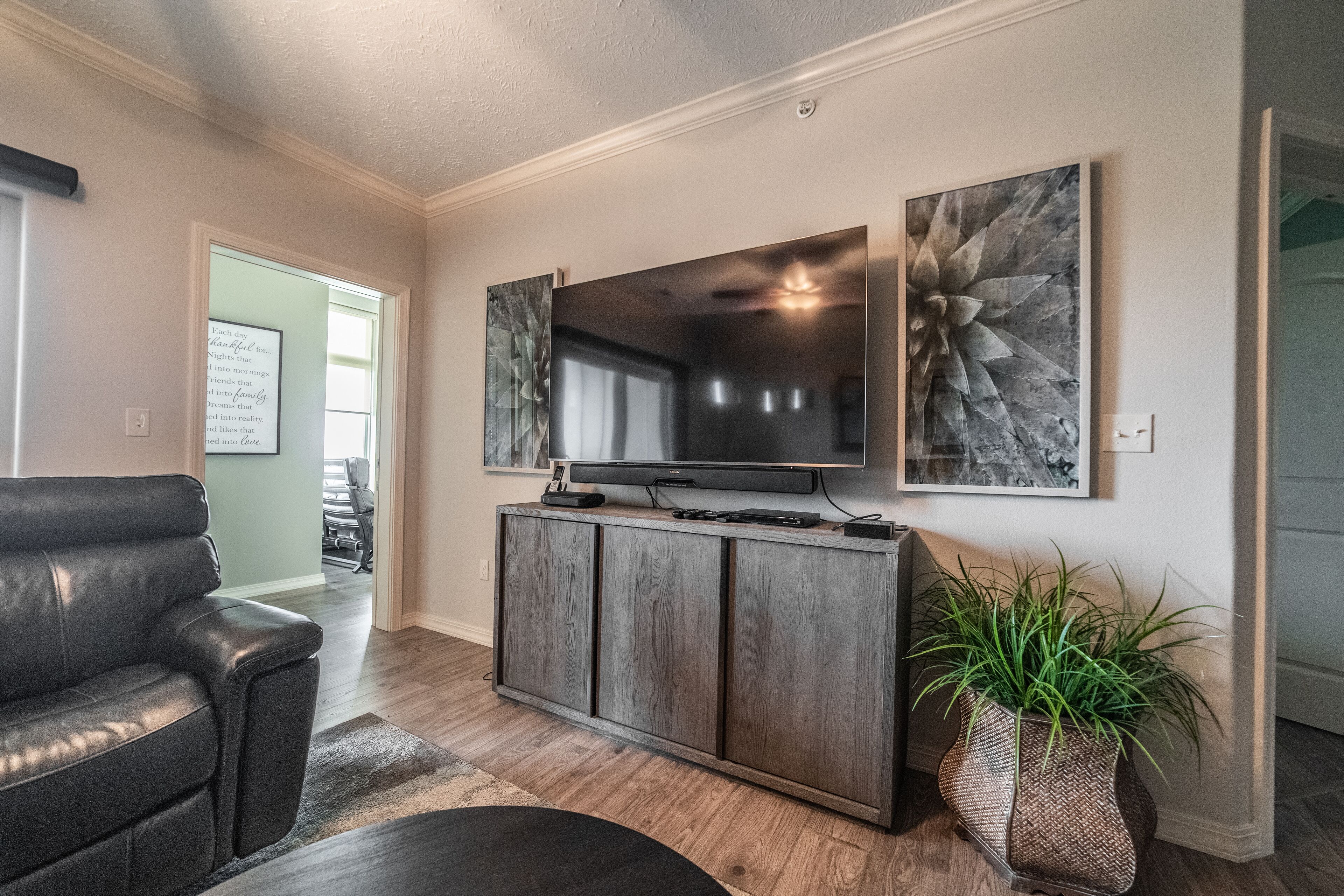 panoramic condo, 3 bedrooms, terrace, lake view | living area | 42-inch flat-screen tv with digital channels, tv, dvd player