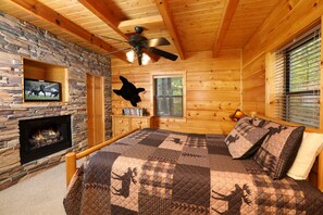 House, Multiple Beds (Black Bear Hibernation #2825) | 2 bedrooms, individually decorated, individually furnished, free WiFi - Black Bear Hibernation #2825 (Sevierville)