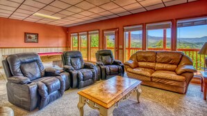 House, Multiple Beds (Awesome Views  #701) | Living area