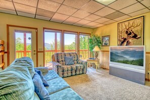 House, Multiple Beds (Awesome Views  #701) | Living area - Awesome Views #701 (Gatlinburg)