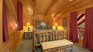 House, Multiple Beds (Boulder Bear Lodge #355) | 3 bedrooms, free WiFi, individually decorated, individually furnished - Boulder Bear Lodge #355 (Pigeon Forge)