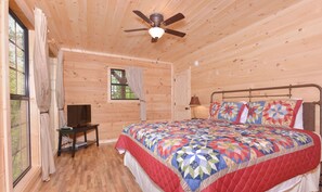 Talo, useita sänkyjä (Above The Falls #144) | 1 makuuhuone, yksilöllisesti sisustettu, yksilöllisesti kalustettu