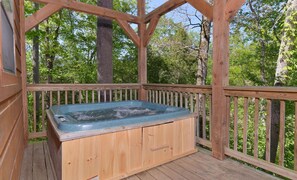 House, Multiple Beds (Above The Falls #144) | Private spa tub - Above The Falls #144 (Sevierville)