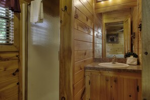 House, Multiple Beds (A Beary Tale #258) | Bathroom | Towels - A Beary Tale #258 (Sevierville)
