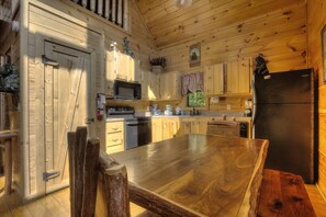 House, Multiple Beds (A Beary Tale #258) | Private kitchen | Fridge, microwave, stovetop, dishwasher - A Beary Tale #258 (Sevierville)