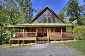 House, Multiple Beds (A Beary Tale #258) | Exterior