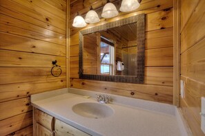 House, Multiple Beds (Lasting Impressions #240) | Bathroom