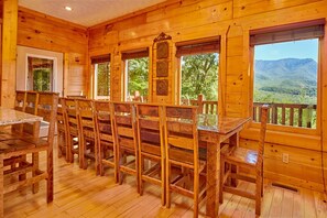 Outdoor dining - A Grand View Lodge #540 (Gatlinburg)