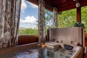 Bathroom - Lucky Logs #283 (Pigeon Forge)