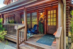 House, Multiple Beds (Lucky Logs #283) | Exterior detail - Lucky Logs #283 (Pigeon Forge)