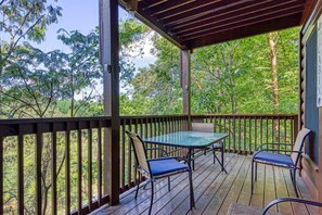 House, Multiple Beds (Lucky Logs #283) | Outdoor dining - Lucky Logs #283 (Pigeon Forge)