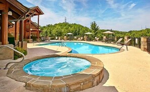 Maison, plusieurs lits (Lucky Logs #283) | Piscine | Piscine couverte, piscine extérieure