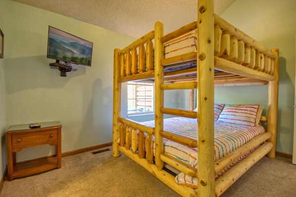 8 bedrooms, individually decorated, individually furnished, free WiFi