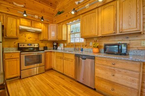 Fridge, microwave, stovetop, dishwasher