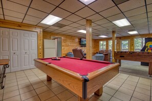 Game room - Life of Luxury #12 (Gatlinburg)