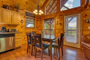 House, Multiple Beds (Dare To Bear #238) | Dining