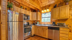 House, Multiple Beds (Dare To Bear #238) | Private kitchen - Dare To Bear #238 (Sevierville)