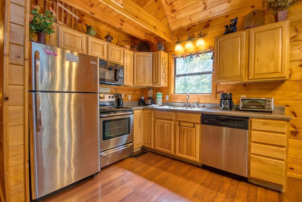 House, Multiple Beds (Dare To Bear #238) | Private kitchen