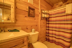 Maison, plusieurs lits (Dare To Bear #238) | Salle de bain | Serviettes fournies