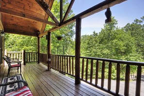 Balcony - A Secluded Bearadise #247 (Sevierville)
