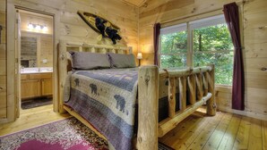 Maison, plusieurs lits (A Secluded Bearadise #247)