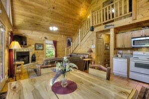 Nhà, nhiều giường (A Secluded Bearadise #247) | Bếp riêng | Lò nướng bánh mì 