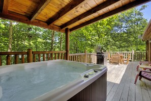 Huis, meerdere bedden (A Secluded Bearadise #247) | Spa | Een bubbelbad